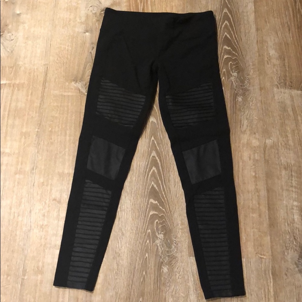 alo motto leggings, black